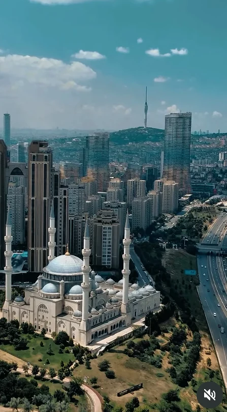 Mimar Sinan Camii ve şehir manzarası